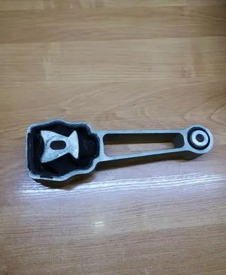 Volvo S60 Engine mount bracket