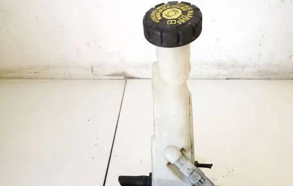 Brake fluid reservoir