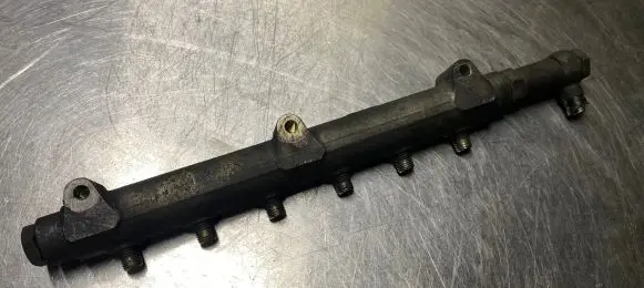 Volvo S80 Fuel main line pipe 8658252