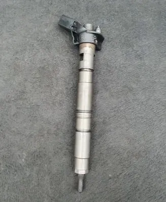 Audi A8 S8 D4 4H Fuel injector 057130277AM