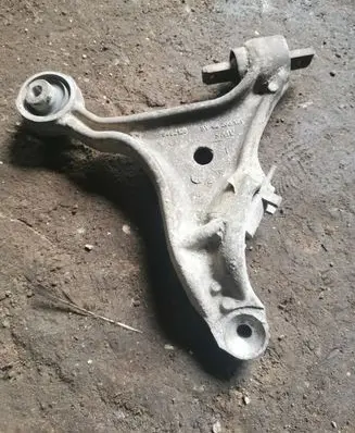 Volvo V70 Front lower control arm/wishbone 9432120