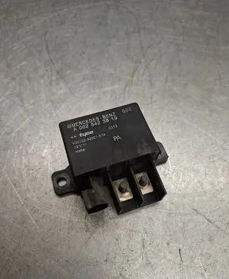 Mercedes-Benz E W210 Charging relay A0025423819 V23132A2001X14