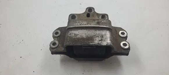 Volkswagen PASSAT B6 Engine mount bracket 3C0199555