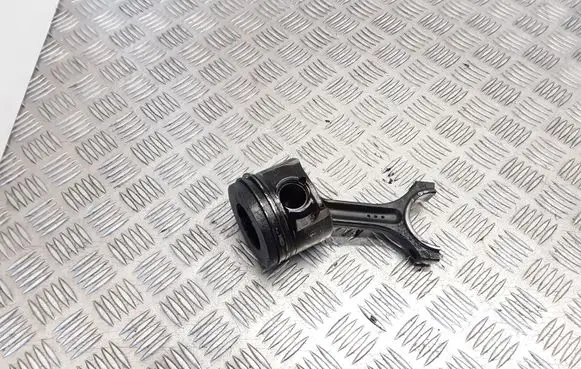 BMW X3 E83 Piston with connecting rod