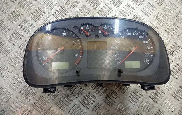 Volkswagen Golf IV Speedometer (instrument cluster) 88311282