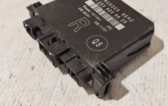 Mercedes-Benz C W203 Door control unit/module 2038206626 351391
