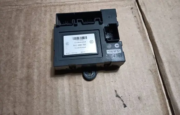 Volkswagen Caddy Door control unit/module 1K0959793 05074660