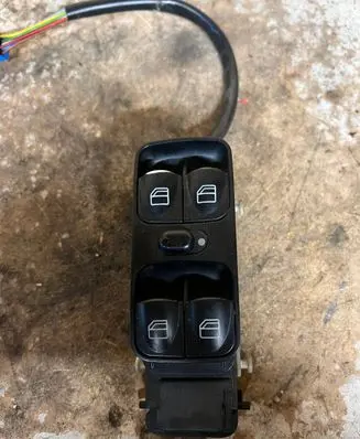 Mercedes-Benz C W203 Electric window control switch A2038218051 501810