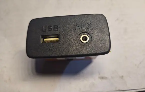 Subaru Impreza IV USB socket connector 86257AL010 AL010