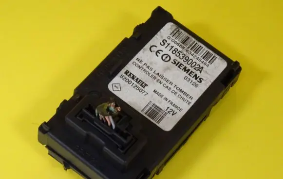 Renault Scenic II - Grand scenic II Ignition lock 8200125077