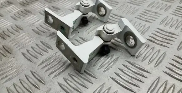 Skoda Rapid (NH) Rear door hinge set 8K0831402A 8K0831402D