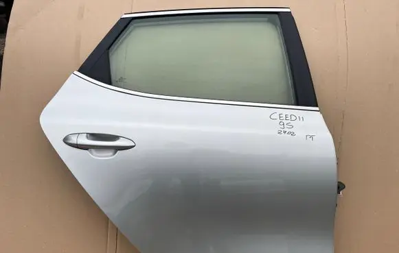 KIA Ceed Rear door