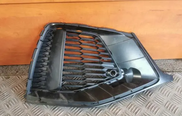 Audi Q8 Front bumper lower grill 4M8807682A