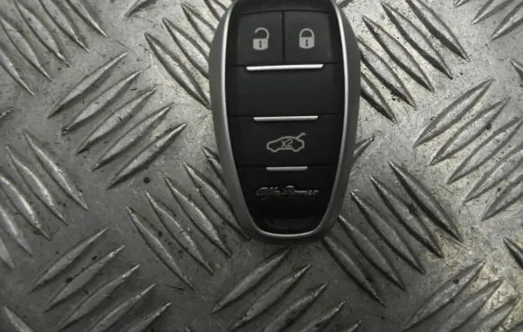 Alfa Romeo Stelvio Ignition key/card 156140440 M4930