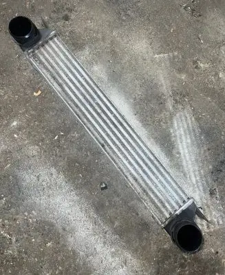 BMW 5 E39 Intercooler radiator 17512247359