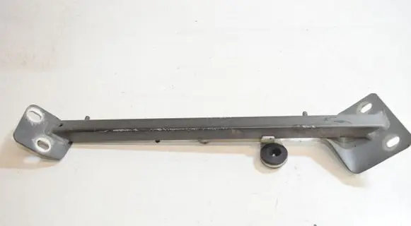 Audi A8 S8 D3 4E Fender mounting bracket 4E0805463F
