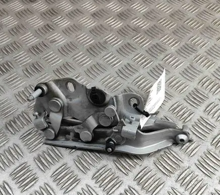 Audi A3 S3 8V Engine bonnet/hood hinges 8V0823301F