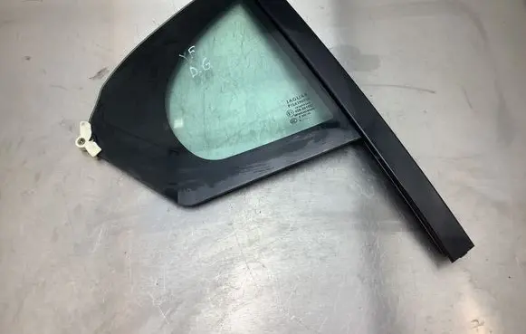Jaguar XF X250 Rear vent window glass DOT682AS2M3240 E000199 43R001582