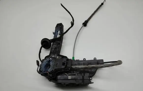 Mercedes-Benz V Class W447 Front door lock A4477200535 ZGS008