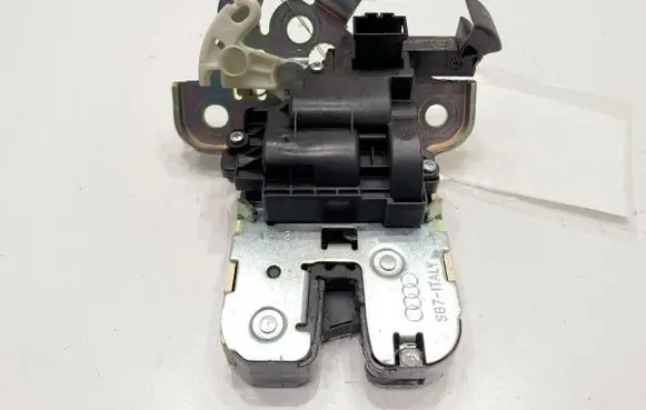 Skoda Fabia Mk3 (NJ) Tailgate exterior lock 8R0827505A