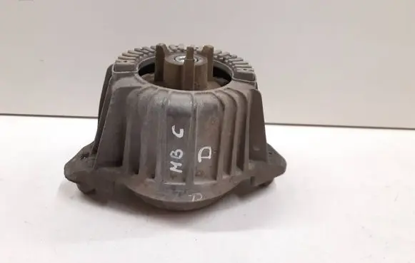 Mercedes-Benz C W204 Engine mount bracket A2042400317Q5