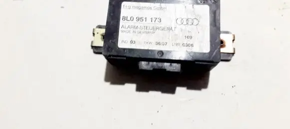 Audi A8 S8 D2 4D Alarm control unit/module 8l0951173