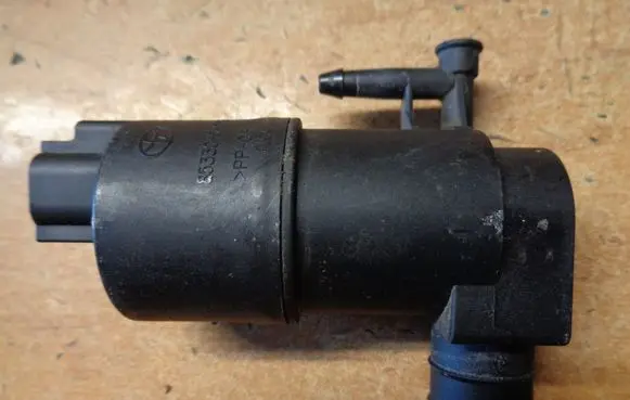 Toyota Yaris Headlight washer pump 853300F020