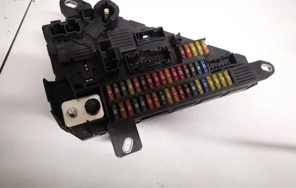 BMW 5 E60 E61 Fuse box set 913883001 518956057