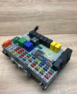 Opel Zafira A Fuse box set 24412497