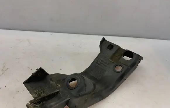 Audi A8 S8 D3 4E Front bumper mounting bracket 4E0853922D