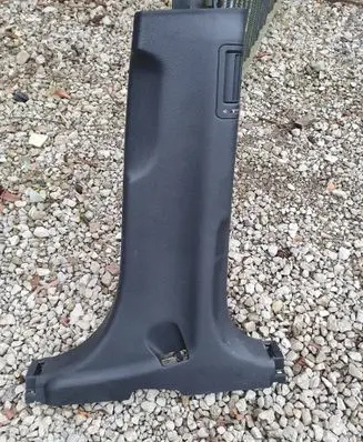 Hyundai Santa Fe Pillar (middle) 858462W100