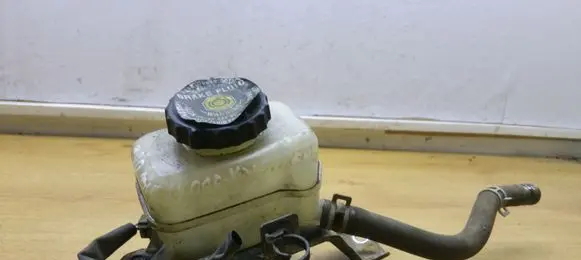 Brake fluid reservoir