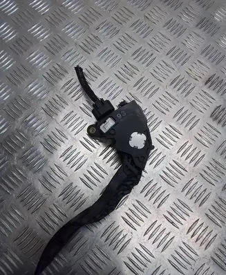 Nissan Juke I F15 Accelerator throttle pedal