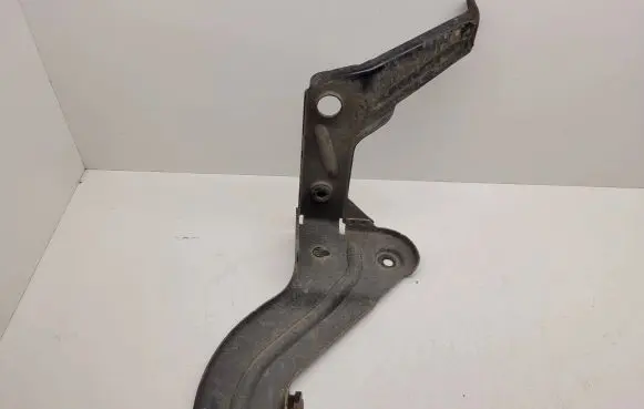 Audi A6 S6 C6 4F Intercooler pipe mounting bracket 4F0145813F
