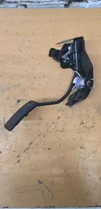 Toyota Avensis T250 Accelerator throttle pedal