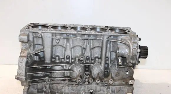 Volvo V70 Engine block D5204T3 31339345 09487202