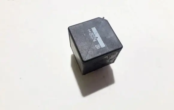 Ford Mondeo Mk III Other relay 2s7t14b192aa v23136b1x66