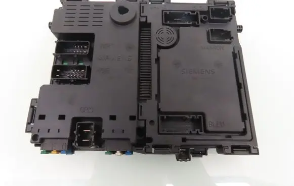 Peugeot 206 Central body control module 9626460880 S105872300G