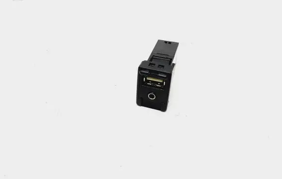 Toyota RAV 4 (XA40) USB socket connector 861900R010