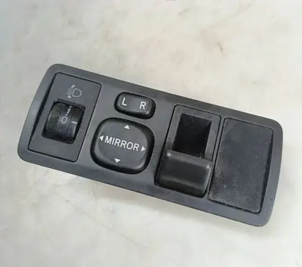 Toyota Corolla Verso E121 Wing mirror switch 777665