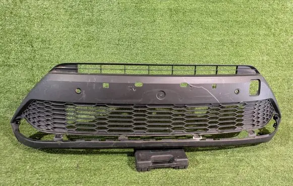 Toyota C-HR I Front bumper lower grill 
