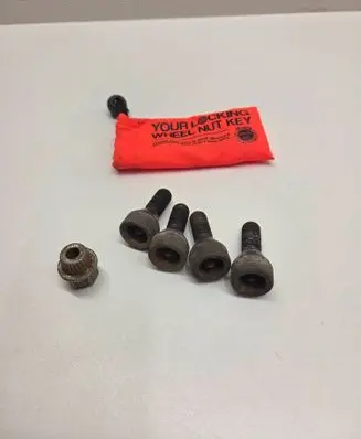BMW 5 E60 E61 Anti-theft wheel nuts and lock 