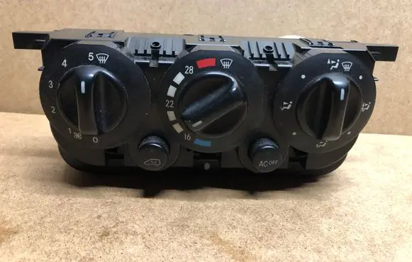 Mercedes-Benz A W168 Climate control unit 1688302285 Q013203