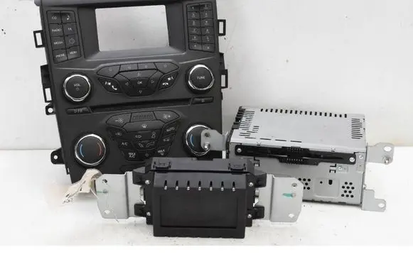 Ford Mondeo MK I Radio/CD/DVD/GPS head unit DS7T19C107DN