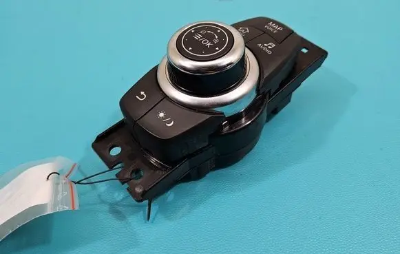Infiniti Q30 Head unit multimedia control 5DA1A-21E0652 IMPRK1470285