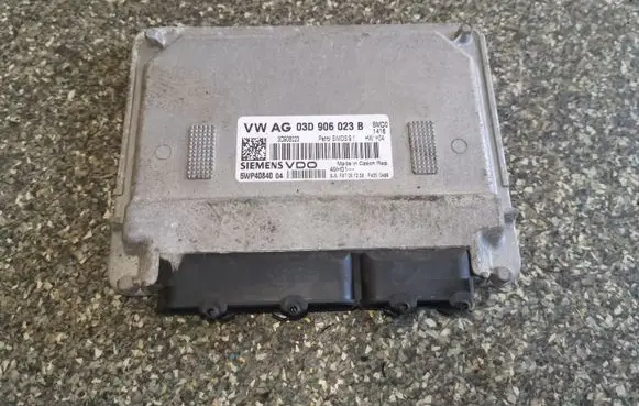 Volkswagen Fox Engine control unit/module 03D906023B