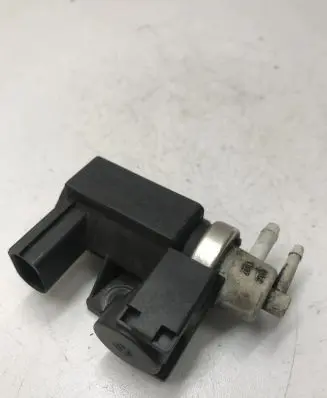 Audi A4 S4 B6 8E 8H Turbo solenoid valve 72290313