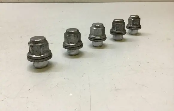 Toyota RAV 4 (XA50) Nuts/bolts 