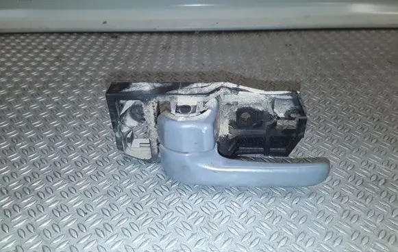 Toyota RAV 4 (XA20) Front door interior handle