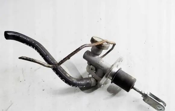 Nissan Navara D40 Clutch slave cylinder 